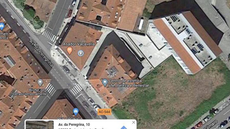 Vista del número 10 de la Avenida da Peregrina, en Bertamiráns, donde se encuentra el asador Vacavella. GOOGLE MAPS