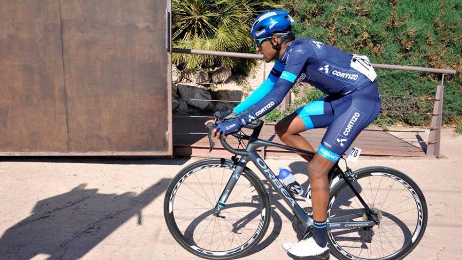 futuro El ciclista eritreo Saymon Mussie, entrenándose. Foto: CCP 