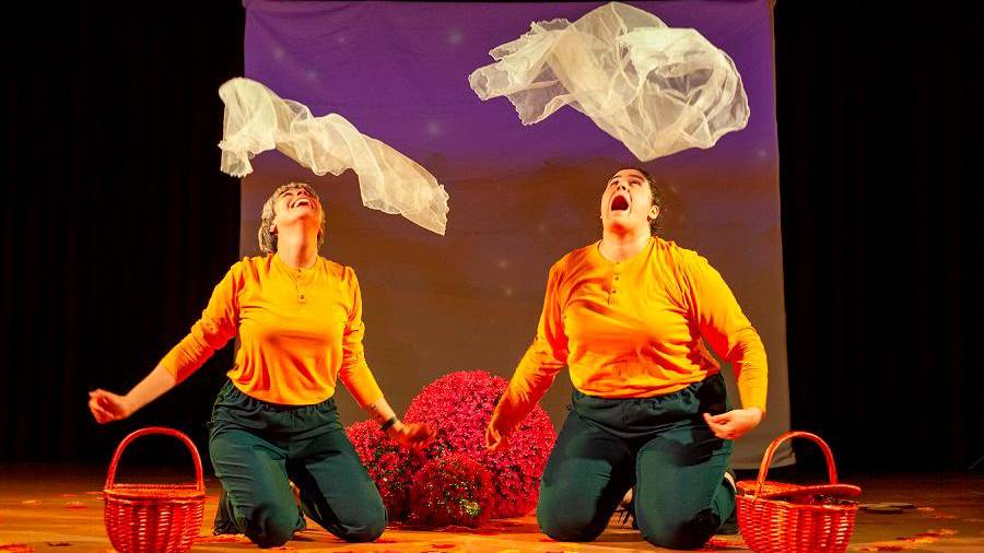 Iria Pinheiro y Areta Bolado pondrán en escena una fábula inspirada en ‘Caperucita Roja’. Foto: cultura.gal