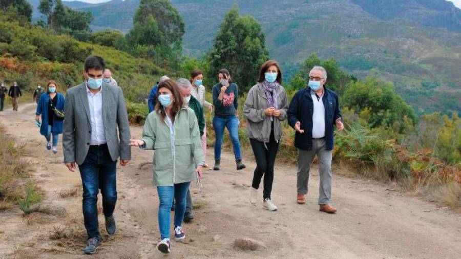 La conselleira de Medio Ambiente, Territorio e Vivenda, Ángeles Vázquez visitó algunas de las zonas afectadas por los incendios