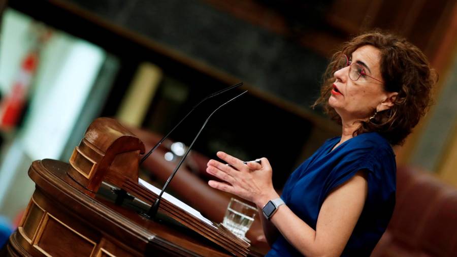 María Jesús Montero explicó en el Congreso los cambios que aceptó el Gobierno. Foto: E. Press