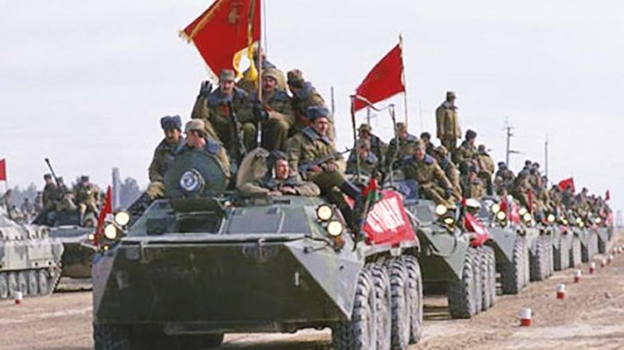 Columna de tanques soviéticos. Foto: ECG