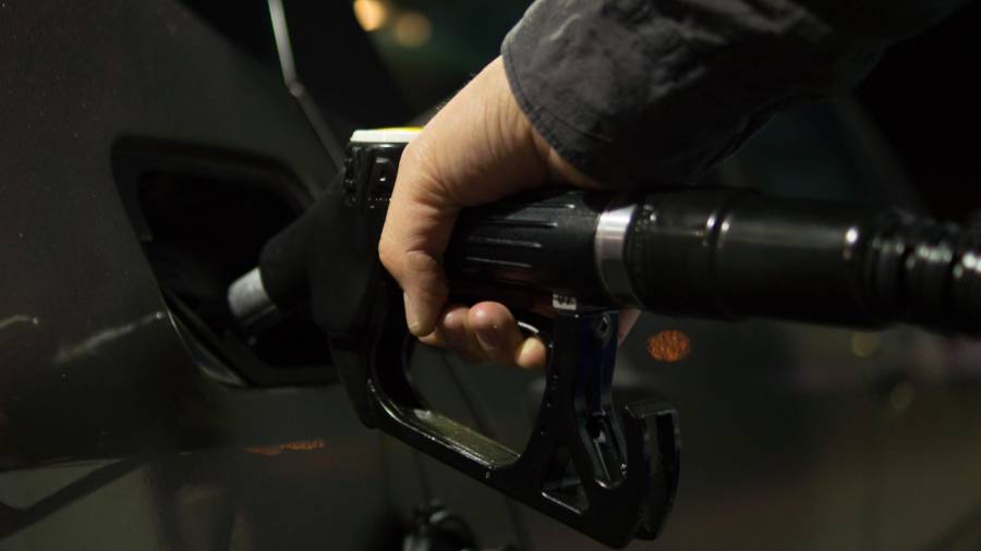 Los precios caen un 0,9% en mayo por el desplome de los carburantes