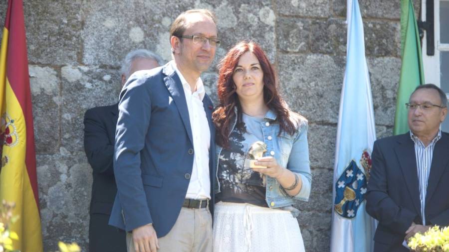 Ledicia Costas y Xosé Fernández reciben los premios Antón Losada Diéguez