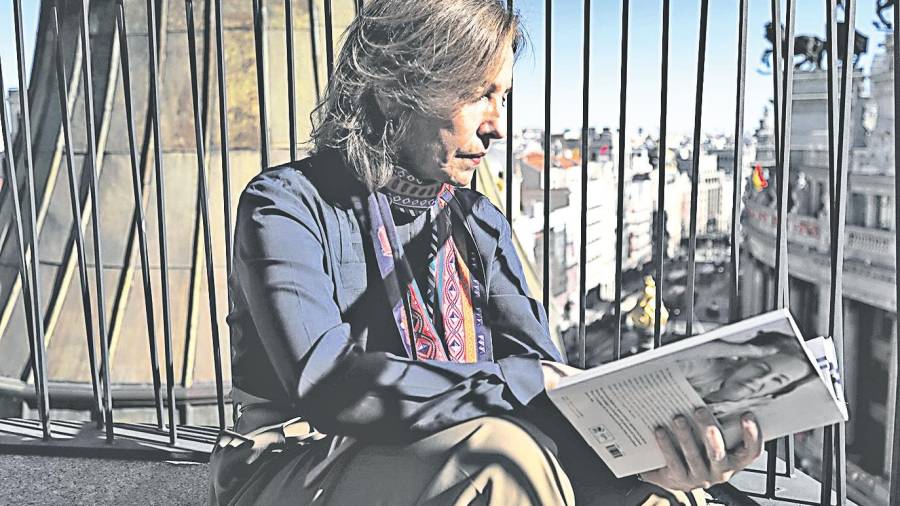Reyes Calderón se ha consolidado como una autora referente dentro de la literatura de intriga, como atestigua el éxito de su saga protagonizada por la juez Lola MacHor. Foto: C. Ron