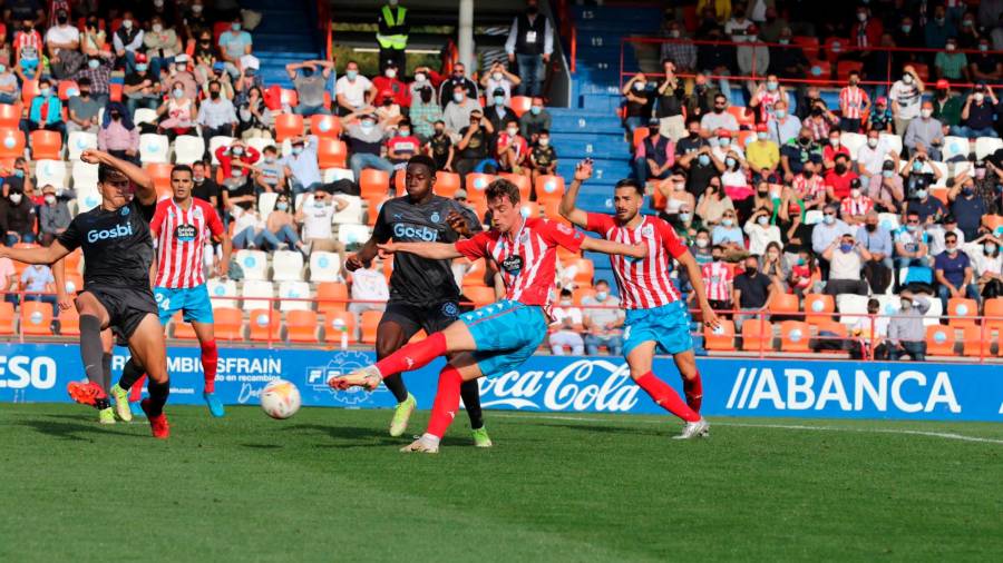 DECISIVO Manu Barreiro, en el remate que originó el gol frente al Girona. Foto: CD Lugo