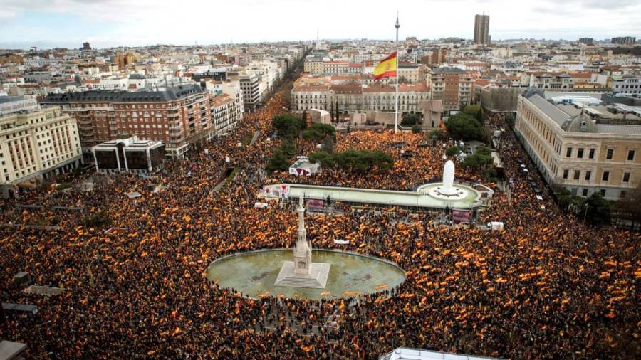 Miles de personas se concentran en Madrid bajo el lema 'Por una España unida'