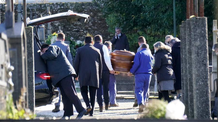 El cuerpo de Charo Porto descansa en Boisaca junto a las cenizas de su hija