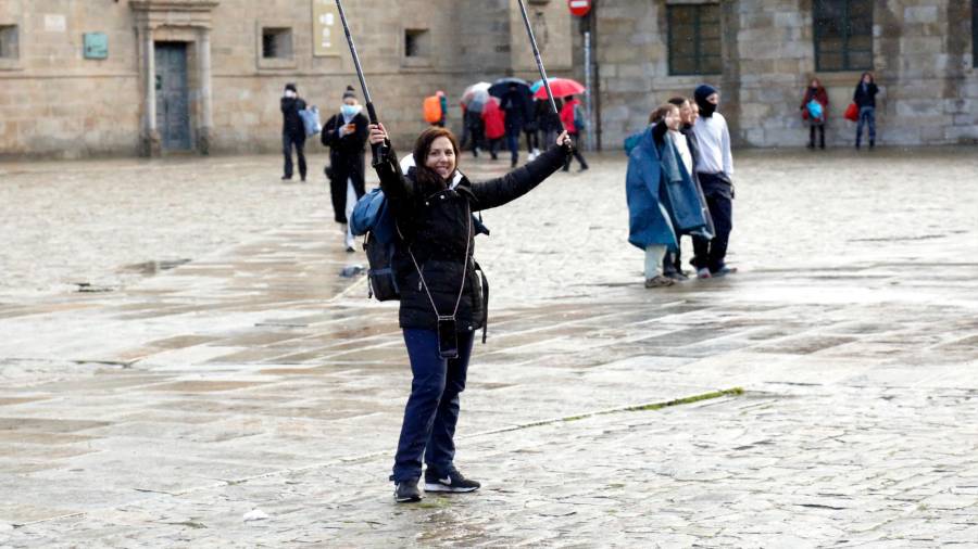 Últimos turistas rezagados durante un macropuente de llenazo en la capital gallega