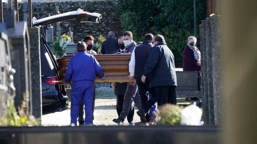 El cuerpo de Charo Porto descansa en Boisaca junto a las cenizas de su hija