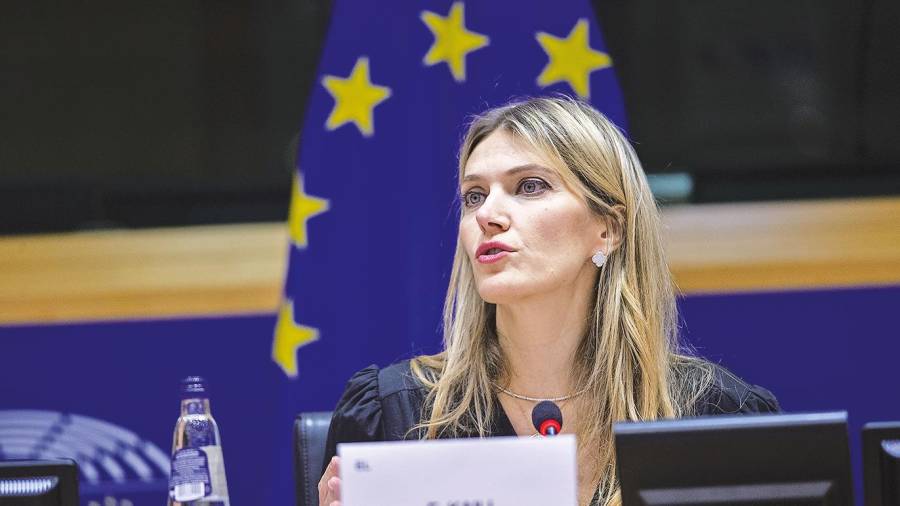 BRUSELAS. La vicepresidenta del Parlamento Europeo (PE), la socialdemócrata griega Eva Kailí, fue detenida el viernes
