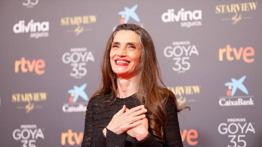 La actriz Ángela Molina, Goya de Honor 2021, posa en la alfombra roja en la 35 edición de los Premios Goya en el Teatro del Soho CaixaBank de Málaga a 6 de marzo del 2021. Álex Zea / Europa Press