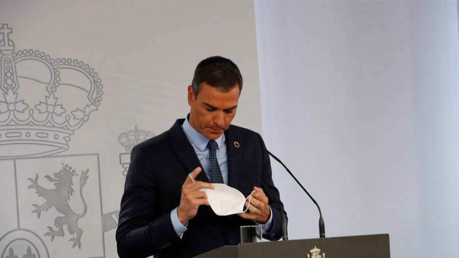 MADRID, 25/8/2020.- El presidente del Gobierno, Pedro Sánchez, durante su comparecencia ante los medios este martes. EFE/Zipi