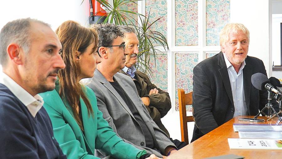 presentación. Por la izquierda, Fernández, Cachafeiro, Mariño y Doval en la presentación del informe de Amicos.