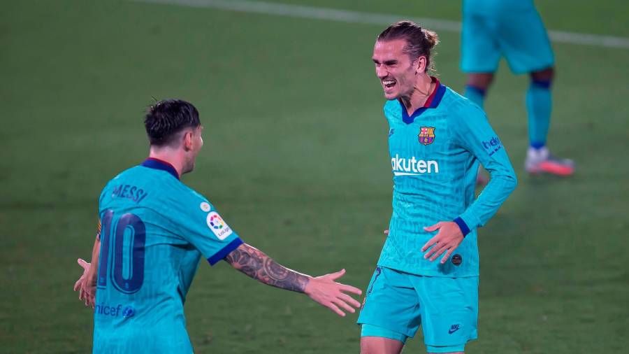 VUELVE A SONREÍR Griezmann celebra un gol con Messi en Villarreal. Foto: Doménech Castelló
