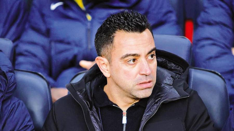 REVULSIVO. Xavi, entrenador del Fútbol Club Barcelona, analizando el juego. Foto: E.Press