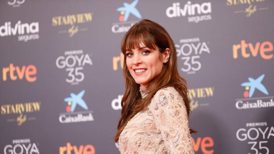 La actriz Maggie Civantos, posa en la alfombra roja en la 35 edición de los Premios Goya en el Teatro del Soho CaixaBank de Málaga a 6 de marzo del 2021. Álex Zea / Europa Press