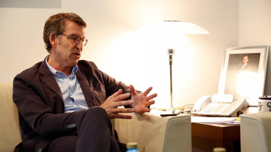 El presidente de la Xunta y candidato del PPdeG a la reelección, Alberto Núñez Feijóo, ayer durante la entrevista. Foto: Antonio Hernández