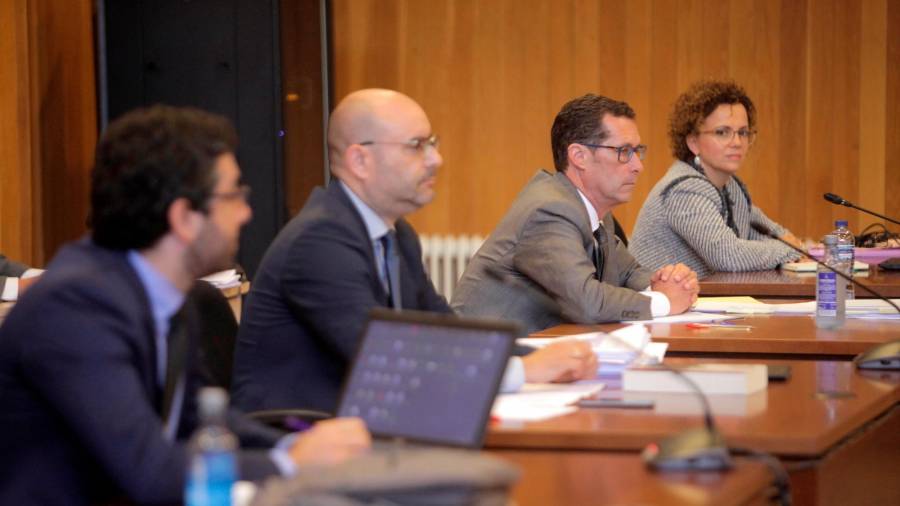 Los abogados de la Xunta, en primer término, y del Estado, este miércoles durante el proceso. Foto Cabalar (EFE)