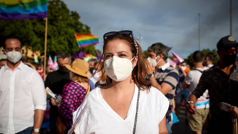 Mujer celebrando el día del Orgullo en la marcha por los derechos LGTBI. Foto: Europa press