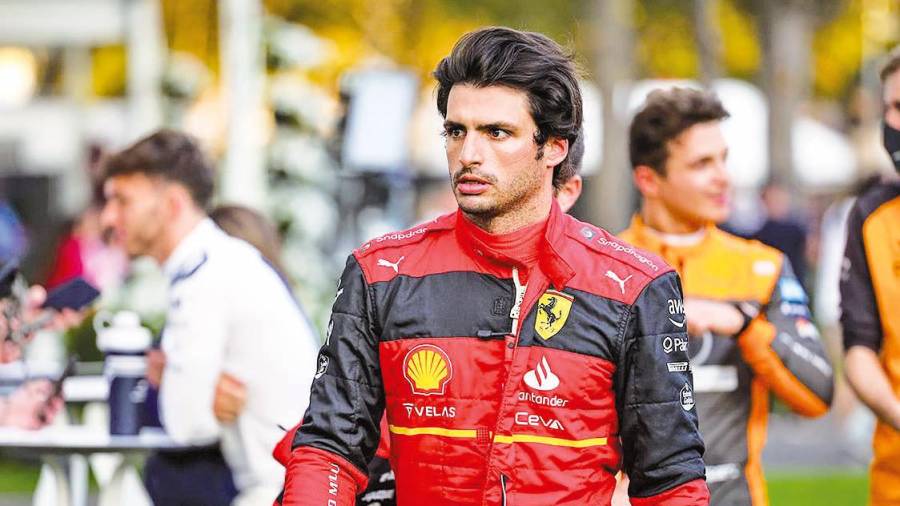 VELOZ. Carlos Sainz pilotando su coche del equipo Ferrari en una prueba. Foto: Europa Press