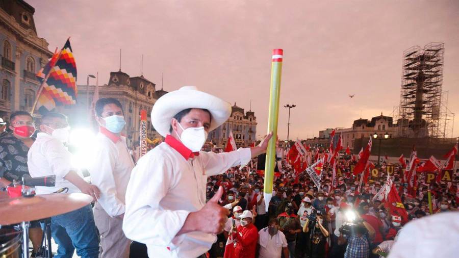 Castillo mantiene 71.000 votos de renta y roza el éxito en Perú