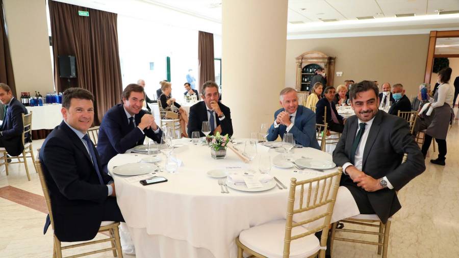 El presidente de Colombia, Iván Duque y el presidente de la Xunta, Alberto Núñez Feijóo, comen en el Hotel Puerta del Camino. FOTO : Antonio Hernández