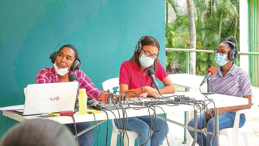 Programa de radio desarrollado, por una de las organizaciones no gubernamentales, en la República Dominicana. Foto: CGONGD 