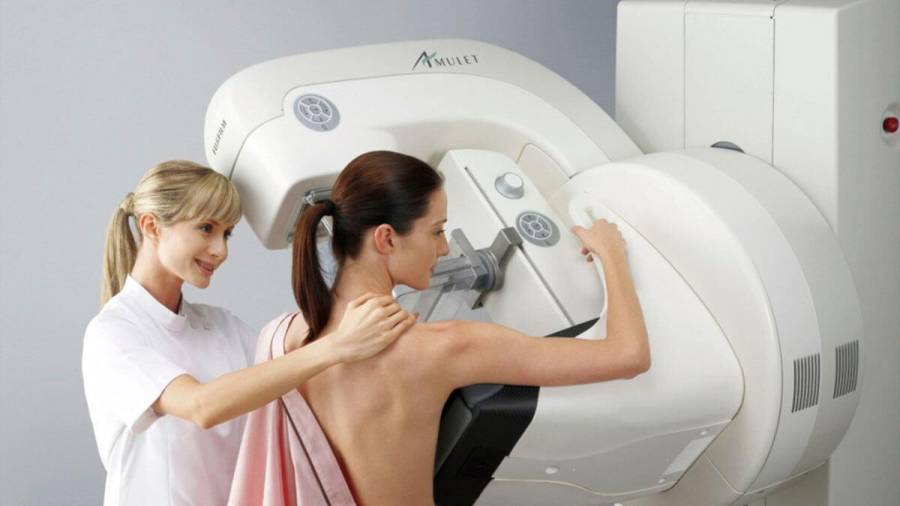 Realización de una mamografía para prevenir un cáncer de mama. Foto: Ginecología y Obstetricia