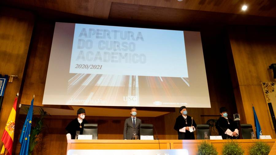 Antonio López, izquierda, con Núñez Feijóo, Manuel Reigosa y Julio Abalde, en el acto de apertura del curso en las universidades gallega. Foto: Cedida 