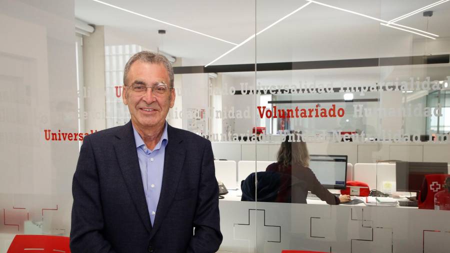 José Luis Barreiro, en la renovada sede de Cruz Roja en la Avenida de Lugo, en Santiago. Foto: Antonio Hernández 