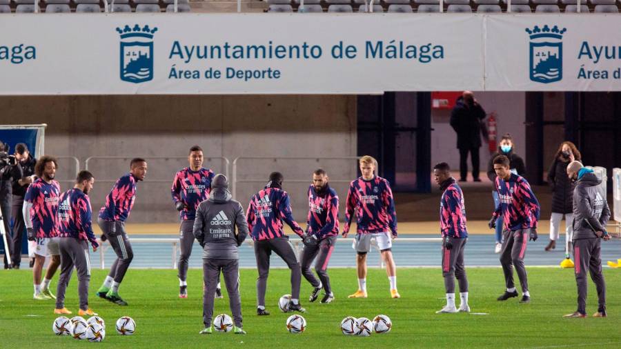 El Real Madrid, entrenando en Málaga. Foto: Álvaro Cabrera/EFE