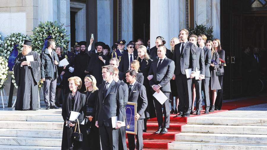 LA FAMILIA real griega a la salida funeral por el rey Constantino. Foto: EP