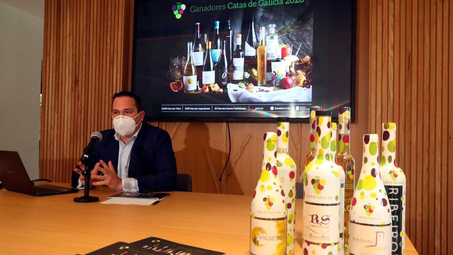 José Luis Cabarcos, durante a presentación, na que anunciou este ano un premio ao mellor deseño da botella e etiquetado. Foto: Xunta