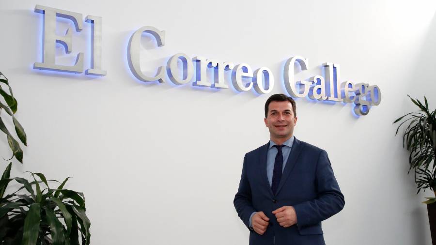 Gonzalo Caballero ayer durante su visita a la sede de EL CORREO GALLEGO. Foto: Antonio Hernández