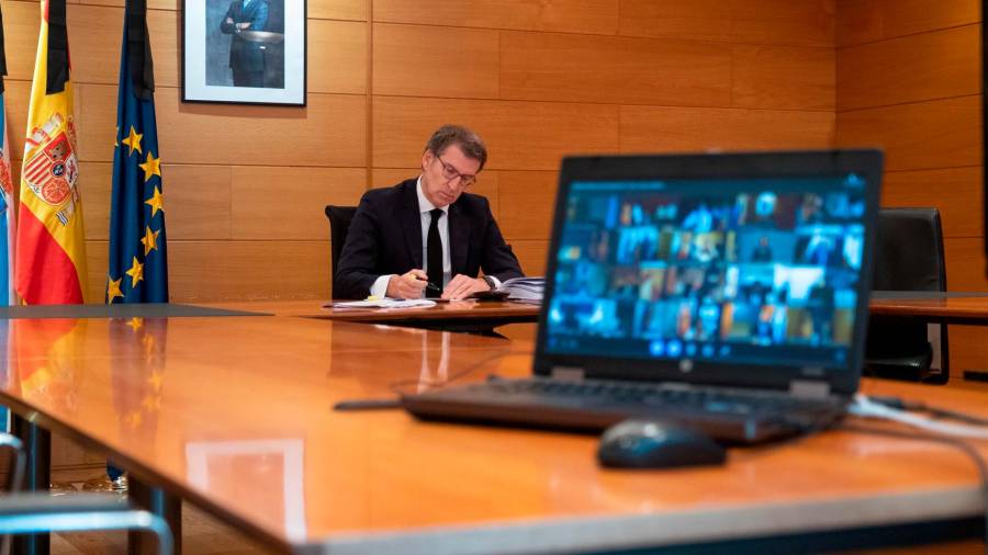 El presidente de la Xunta, Alberto Núñez Feijóo, en la novena videoconferencia con el presidente Sánchez. Foto: Xunta