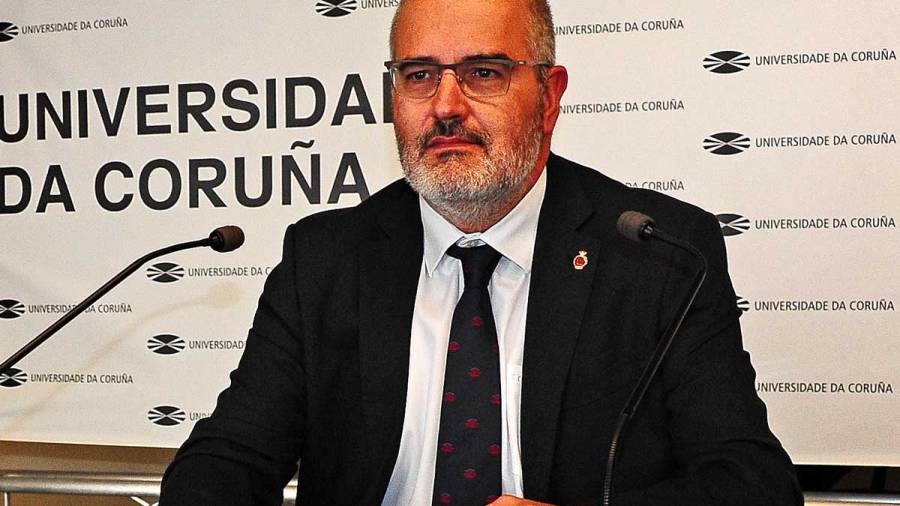 Martínez Abella se presenta con impulso renovado a rector de la UDC