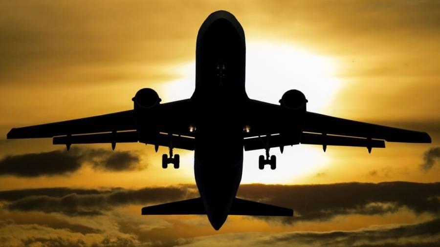 Dos tercios de portugueses no viajarían en avión un viernes 13 ni con ofertas