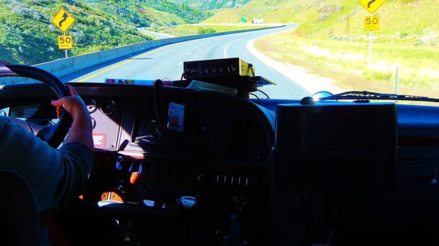 Multan en Navarra a un camionero por conducir mientras veía una telenovela en la tablet