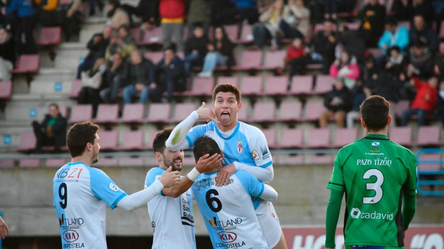 SD Compostela 'se juega' hoy el ascenso a Segunda División B