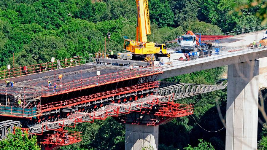 Una obra civil de construcción de un viaducto, realizada por las administraciones públicas en la autonomía. Foto: Almara