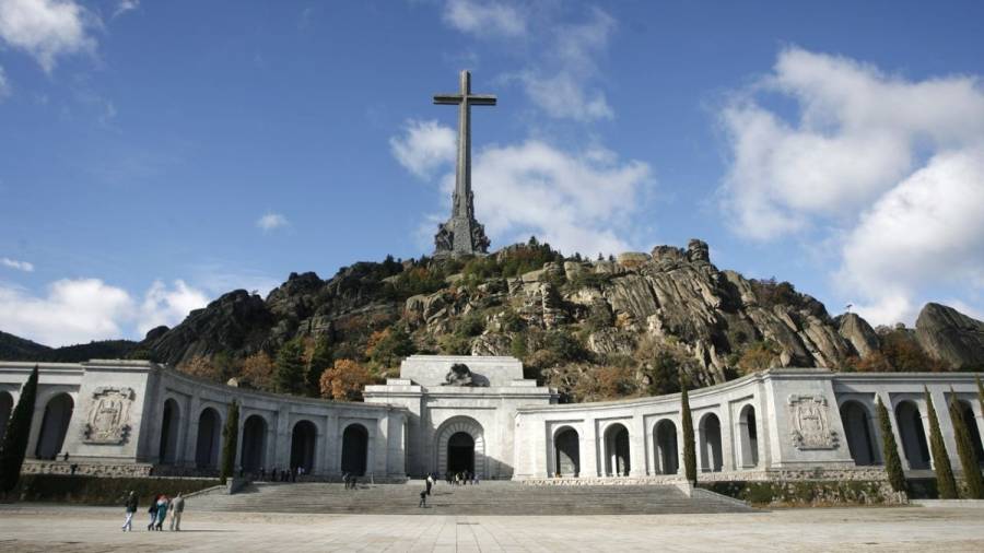 Franco será exhumado y enterrado en el cementerio del Pardo el 10 de junio