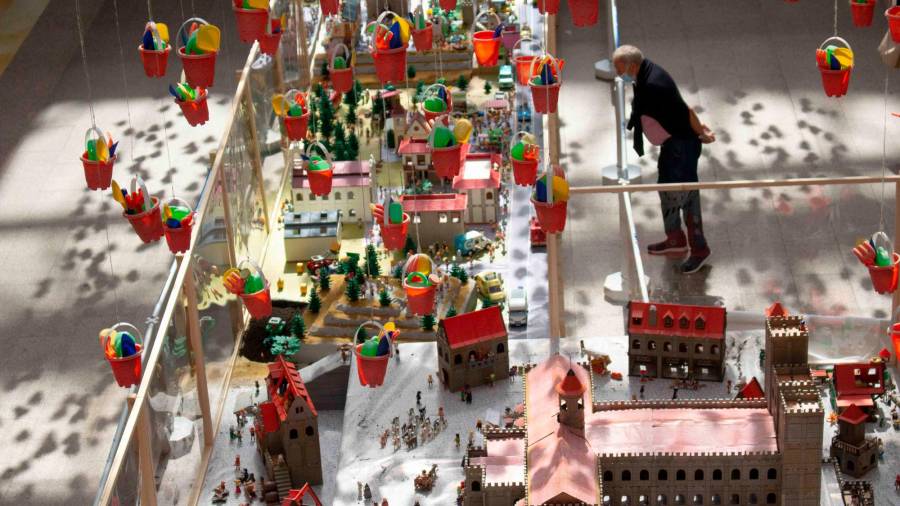 Homenaje a la Ruta en Área Central con diez mil piezas de Playmobil