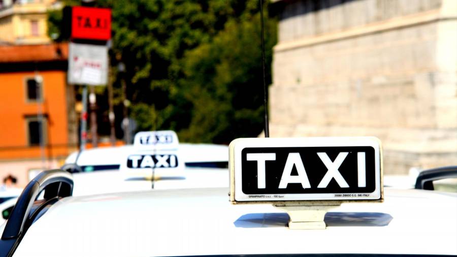 Dos detenidos por el atraco a una taxista en Santiago