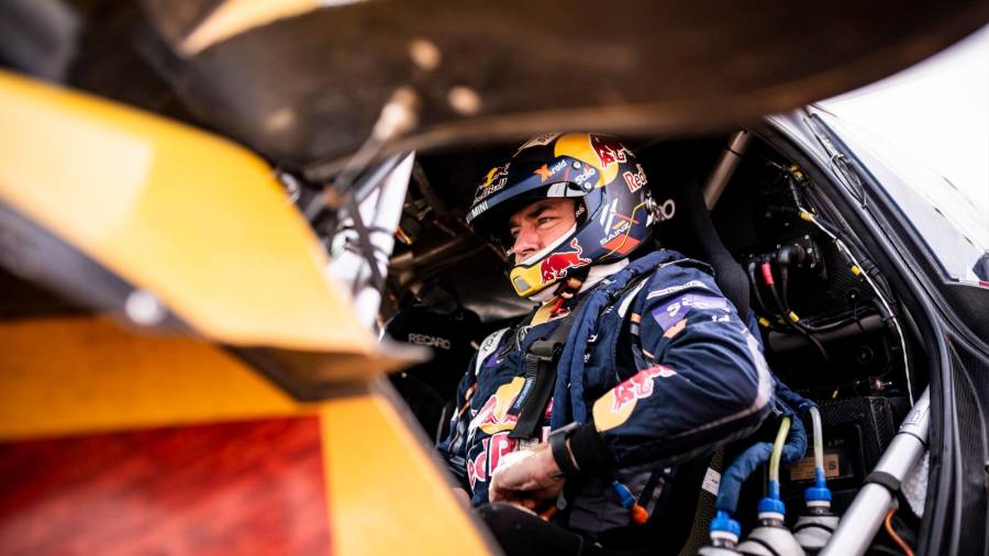 El piloto madrileño Carlos Sainz a los mandos del Mini en la etapa del Dakar. Foto: CS