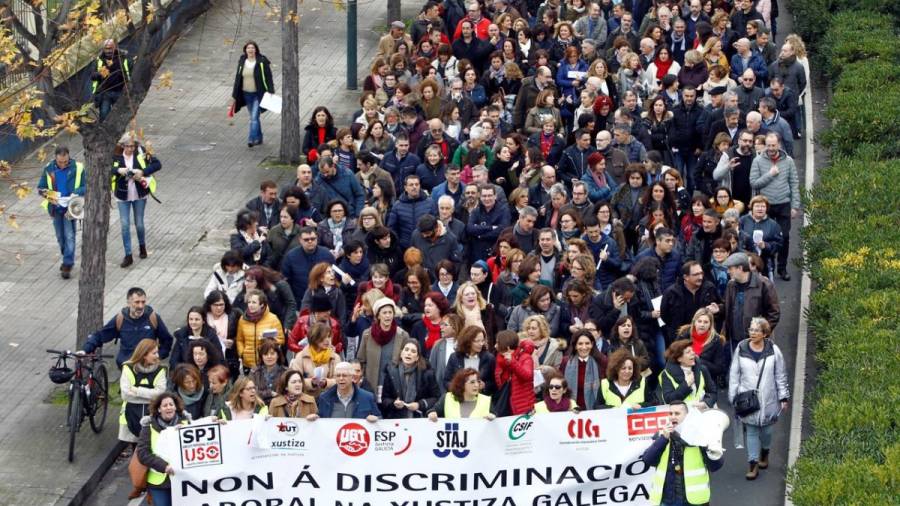 Los sindicatos marcan un seguimiento del 90% en la huelga de la justicia y la Xunta lo baja al 47%