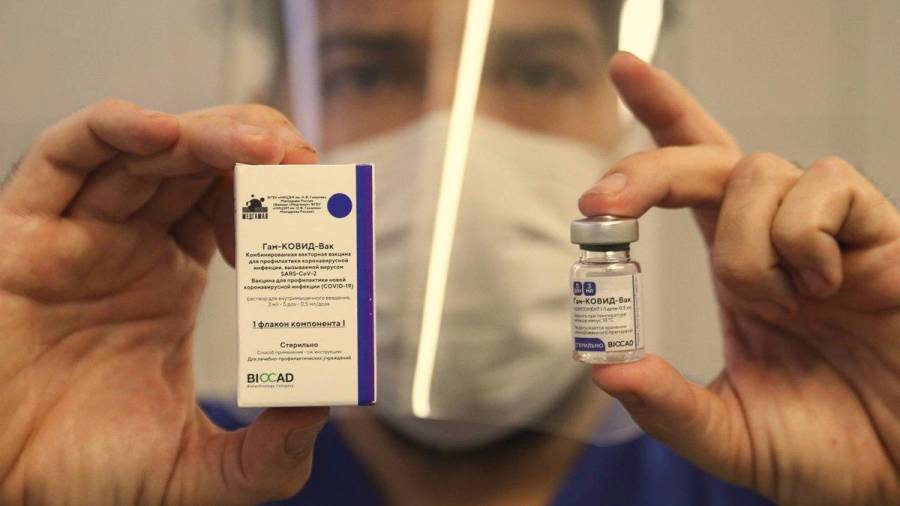 Europa dice que cada país decide si las comunidades pueden comprar la vacuna rusa o no