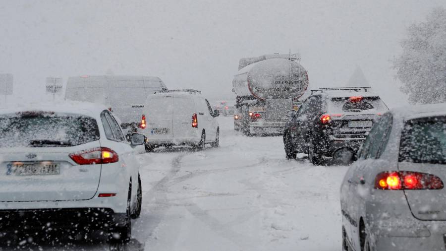 yeso ocupado formato La nieve y la lluvia complican el tráfico en casi 40 carreteras gallegas