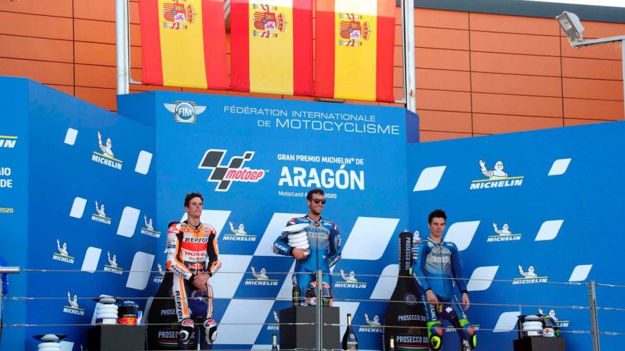 Alex Márquez, a la izq., junto a Rins y Joan Mir en el podio del GP de Aragón. Foto: Cebollada