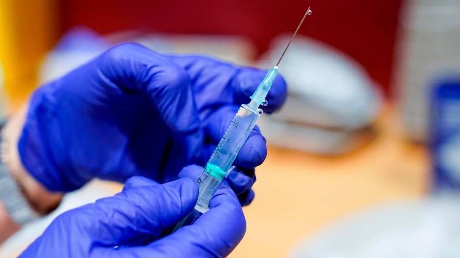 El 68% de los gallegos a vacunar cuenta con al menos una dosis y más del 48% está ya inmunizado